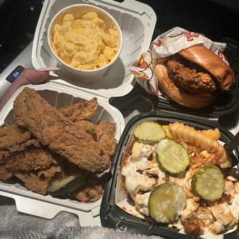 Baba’s Hot Chicken - Fried Pickles  Mac & Cheese Loaded Fries Spicy Chicken Sandwich - Chicken Shop Near Me - Redlands, California