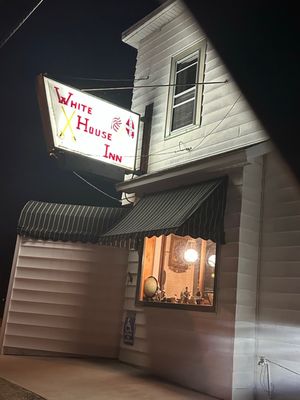 White House Inn by null