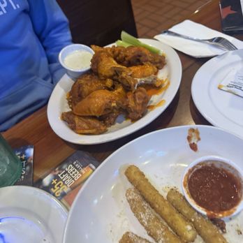 Miller's Ale House - 12 WINGS BUNDLE - American Near Me - Hollywood, Florida Miller's Ale House - 12 WINGS BUNDLE - American Near Me - Hollywood, Florida