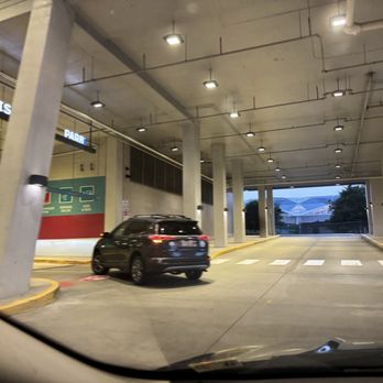 Wiehle-Reston Connector Store - Towards Kiss and Ride Pick up/Drop Off - Public Transportation Near Me - Reston, Virginia Wiehle-Reston Connector Store - Towards Kiss and Ride Pick up/Drop Off - Public Transportation Near Me - Reston, Virginia