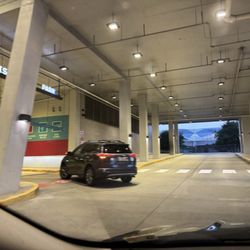 Wiehle-Reston Connector Store - Towards Kiss and Ride Pick up/Drop Off