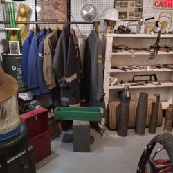 vic’s antiques & uniques