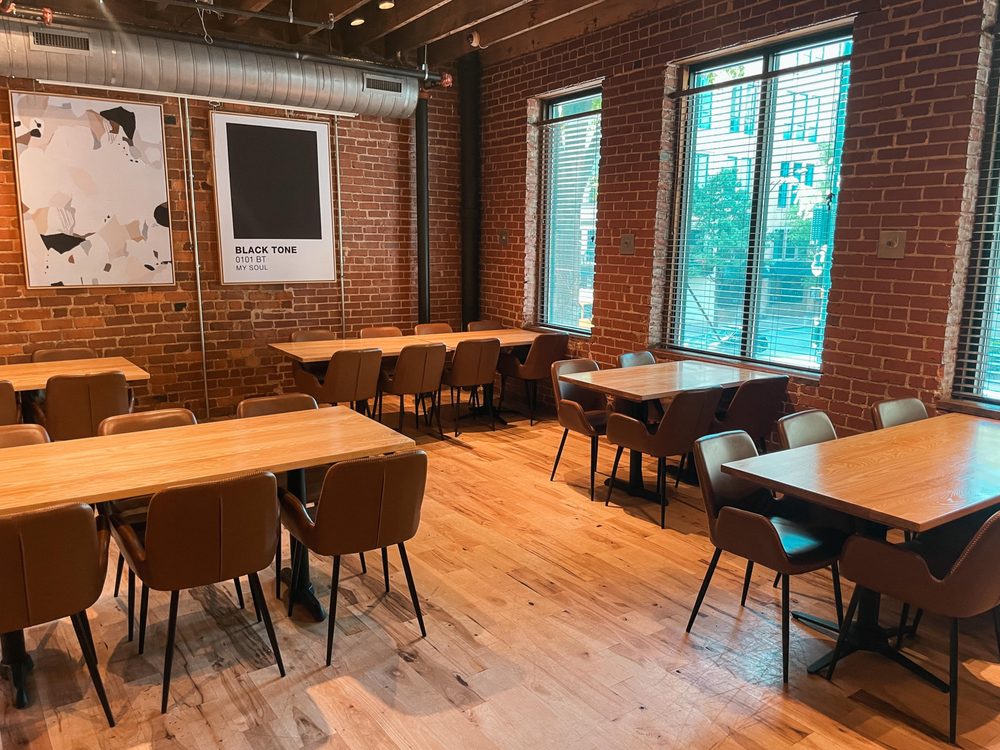 204 North Kitchen & Cocktails