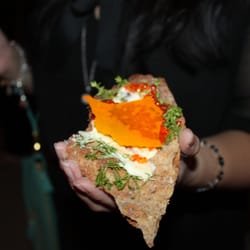 Restaurangen Moderna Museet MoMuMat - MoMuMat/Modernas julbord - Sol Invictus och 50 000 lux: len äggröra med knäcke, nyklippt krasse, forellrom och morotspapper