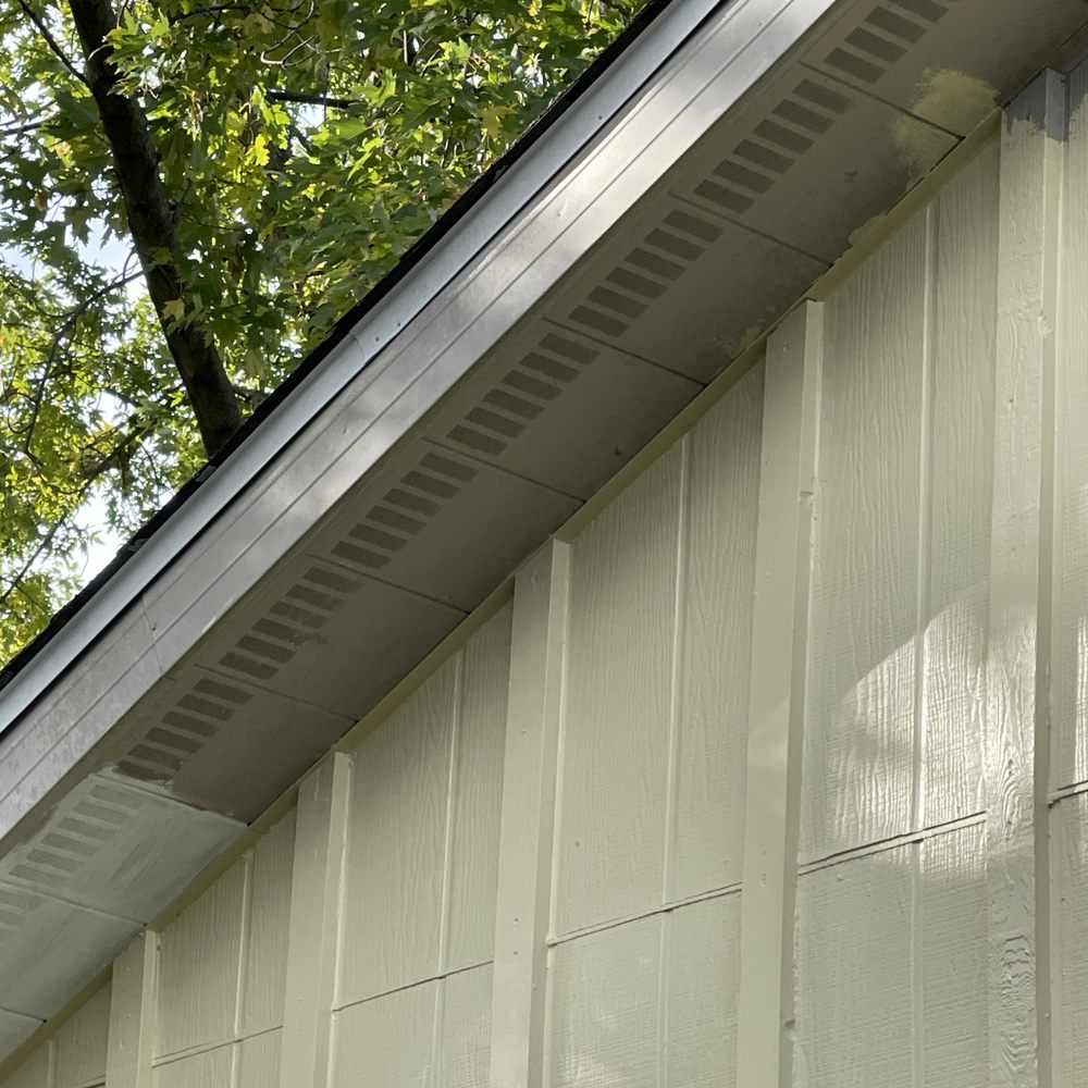 Payton’s Paint - This entire straight side has 1 coat, 2 coats, no coats of the base yellow and the same on what little trim is done. - Painters Near Me Payton’s Paint - This entire straight side has 1 coat, 2 coats, no coats of the base yellow and the same on what little trim is done. - Painters Near Me