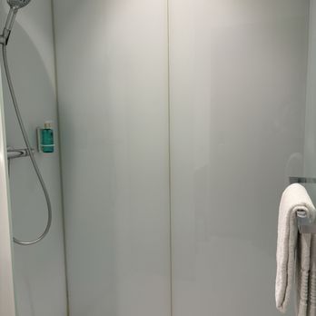 KLM Crown Lounge 52 - Shower - Airport Lounges Near Me - Schiphol, New Hampshire