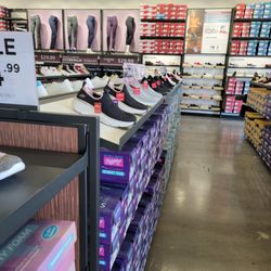 SKECHERS Warehouse Outlet