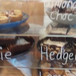 Bank St + Co - Cakes
