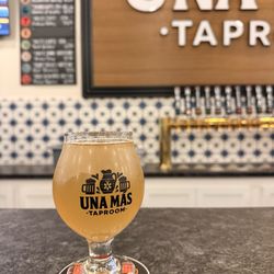 Una Mas Taproom
