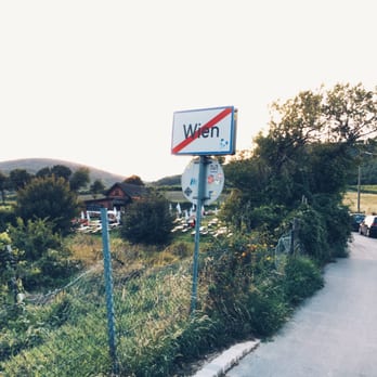 Mayer am Nussberg - Buschenschank - Man hat hier echt das Gefühl, nicht in Wien zu sein - Wineries Near Me - Vienna, 9 Mayer am Nussberg - Buschenschank - Man hat hier echt das Gefühl, nicht in Wien zu sein - Wineries Near Me - Vienna, 9