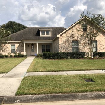 Short Blade Lawncare - the front of a house - Lawn Services Near Me