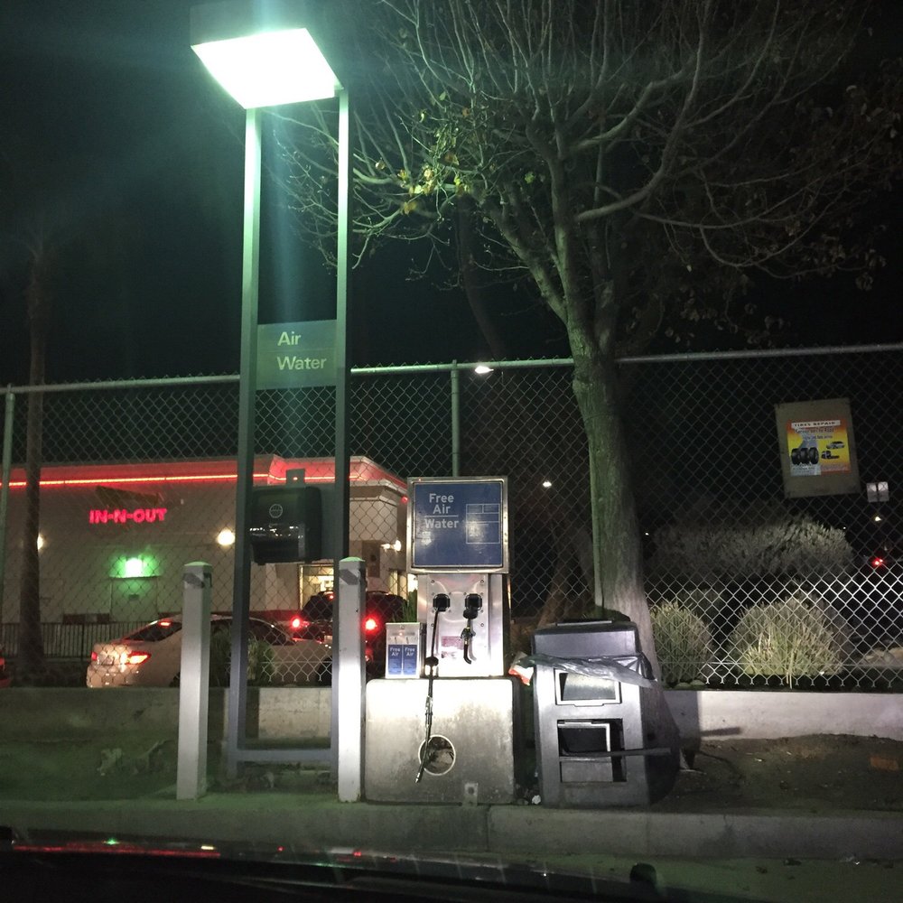Chevron - Where i sat while my car was drying off from gas spill - Gas Stations Near Me - Kettleman City, California