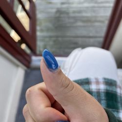 V-Nails & Spa - filed too much near my cuticle so now there's a gap