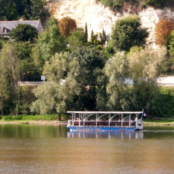 Naviloire - Le Saint Martin de Tours face aux falaises de Rochecorbon - Tours Near Me - Rochecorbon, 37