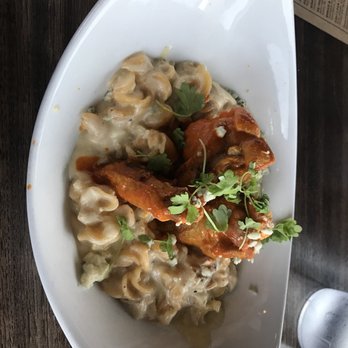 Dogfish Head Brewings & Eats - Mac and cheese with buffalo wings - American Near Me - Rehoboth Beach, Delaware