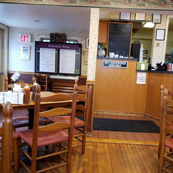 Becky's BBQ - Menu, seating area - Barbeque Near Me - Middletown, Rhode Island