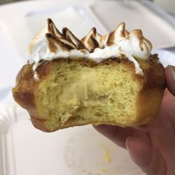 Les Petits Donuts - Lemon meringue innards