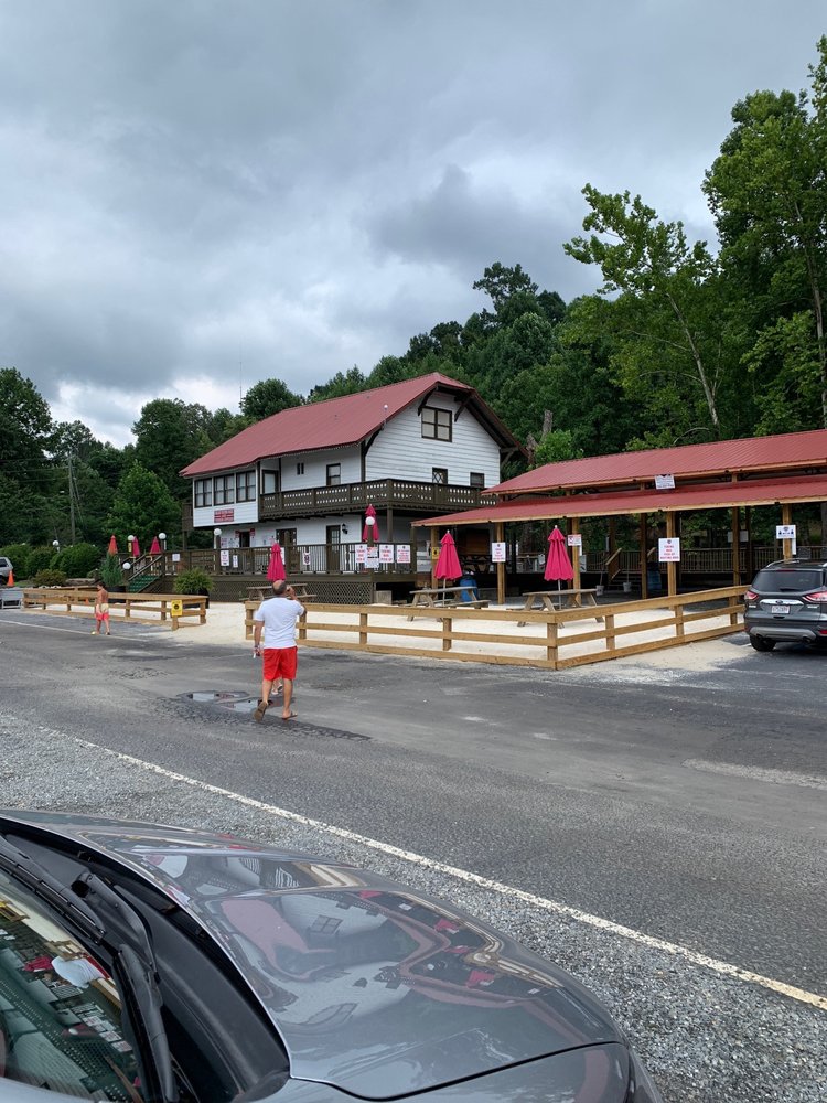 Helen Tubing & Water Park, Helen Roadtrippers