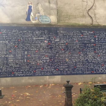 Le Mur des je t'Aime - Parks Near Me - Paris, 75 Le Mur des je t'Aime - Parks Near Me - Paris, 75