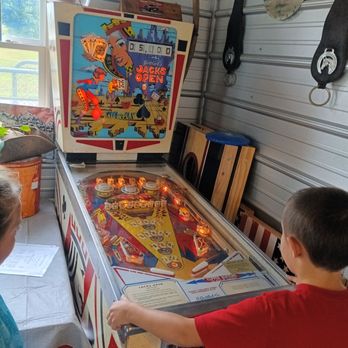 Hannah's Parkside - Pinball machine - Pizza Near Me - Elnora, Indiana Hannah's Parkside - Pinball machine - Pizza Near Me - Elnora, Indiana