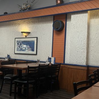 Maria's Taverna - seating - Greek Near Me - Vancouver, British Columbia