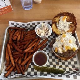 Peach burger and sweet potato fries Peach burger and sweet potato fries