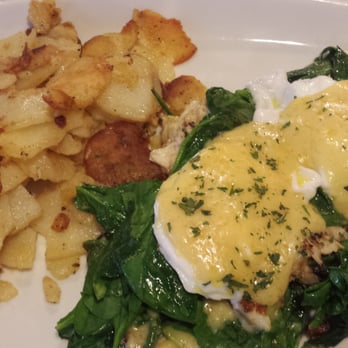 Hershey Pantry - Crab eggs benedict florentine with homefries - Breakfast & Brunch Near Me - Hershey, Pennsylvania Hershey Pantry - Crab eggs benedict florentine with homefries - Breakfast & Brunch Near Me - Hershey, Pennsylvania