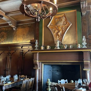 PIckwick Restaurant & Pub - Dining room - American Near Me - Duluth, Minnesota