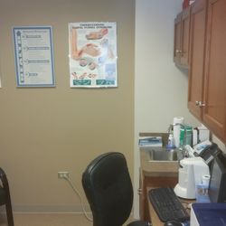 Advanced Physicians - We also offer chiropractic services to the Aurora and Oswego area.