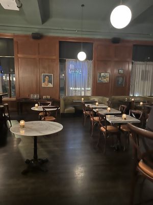 Henry's Bar & Restaurant by null