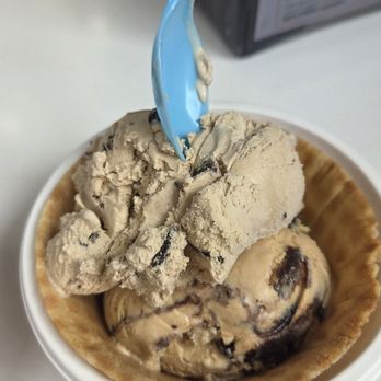 Suzy's Scoops - Waffle bowl - Ice Cream & Frozen Yogurt Near Me - Cannon Beach, Oregon