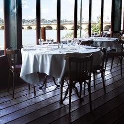 Le Café du Port - vue sur le Pont de Pierre