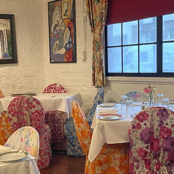 Omar's Carriage House - 1st floor dining - New American Near Me - Norfolk, Virginia