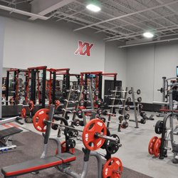 Maxx Fitness Clubzz - Maxx Fitness Clubzz Exton weight training floor and equipment
