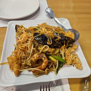 Orchid Thai - Pad thai w/ seafood - Thai Near Me - Baldwin Park, California Orchid Thai - Pad thai w/ seafood - Thai Near Me - Baldwin Park, California