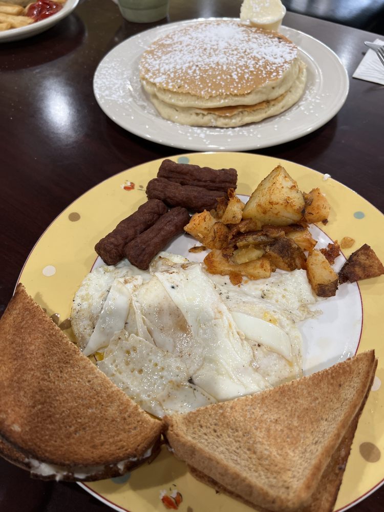 JS SHAKER CAFE Updated April 2024 41 Photos & 44 Reviews 31 Main