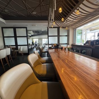 Beachside Restaurant and Bar - Bar seating - New American Near Me - Marina del Rey, California