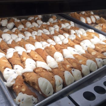 Carlo's Bakery - Cannoli - Bakeries Near Me - Hoboken, New Jersey