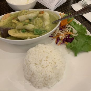 Tha Siam Thai Bistro - Street food green seafood curry - Thai Near Me - Berkeley, California