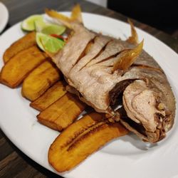 Mishqui Peruvian Bistro - Middleton - Pescado frito