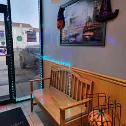 ZoGo's Sports Grill & Video Gaming - Lobby area nicely decorated for Halloween
