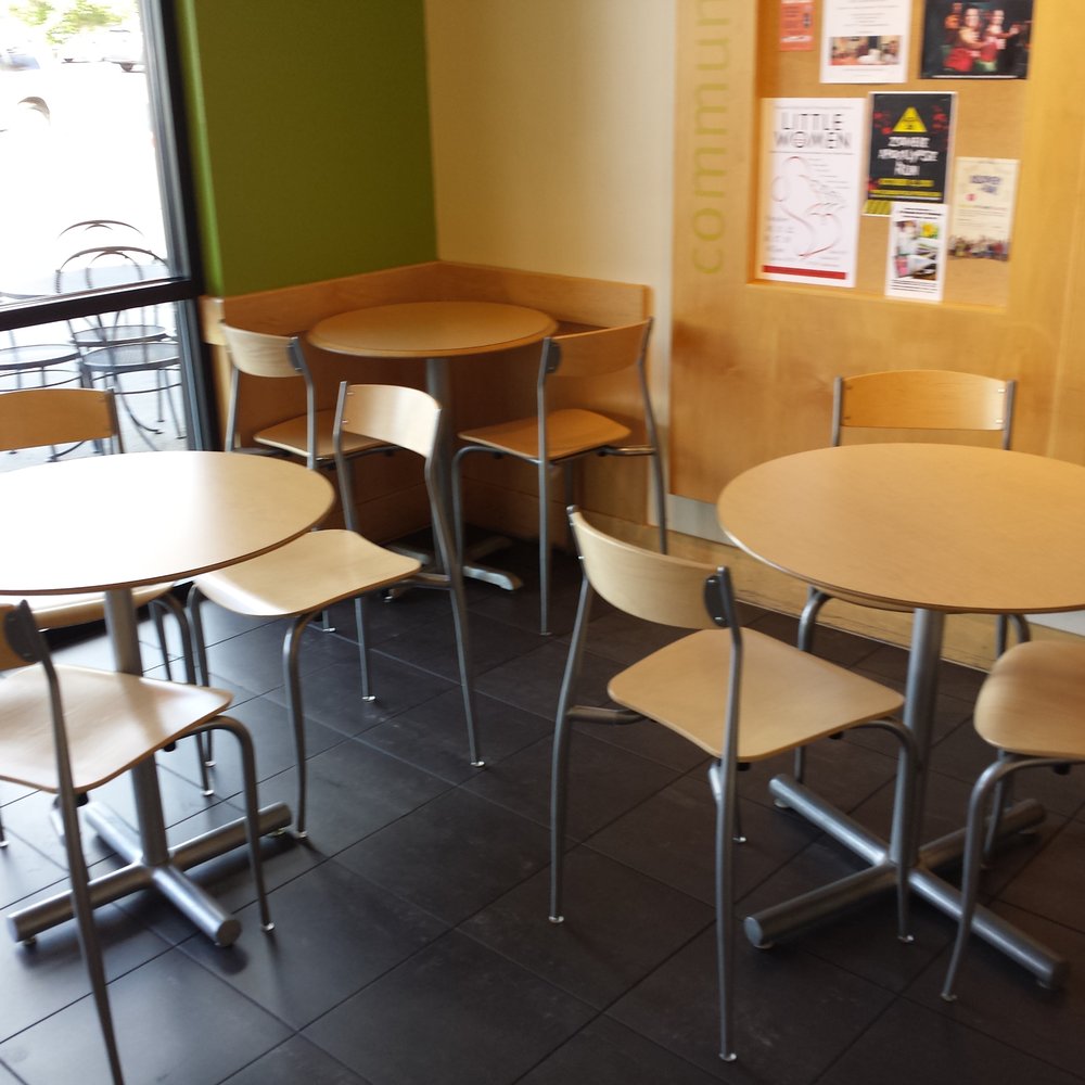 Jamba - Tables to sit at. - Juice Bars & Smoothies Near Me - Tualatin, Oregon