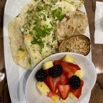 Another Broken Egg Cafe - Skinny Omelette - American Near Me - Austin, Texas Another Broken Egg Cafe - Skinny Omelette - American Near Me - Austin, Texas