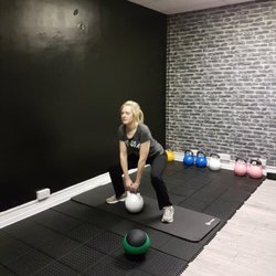 N7 Training - One of our clients playing around with a Kettlebell.