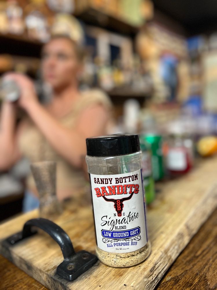 STANLEY’S SALOON Updated September 2024 16 Photos 304 Mitchell St