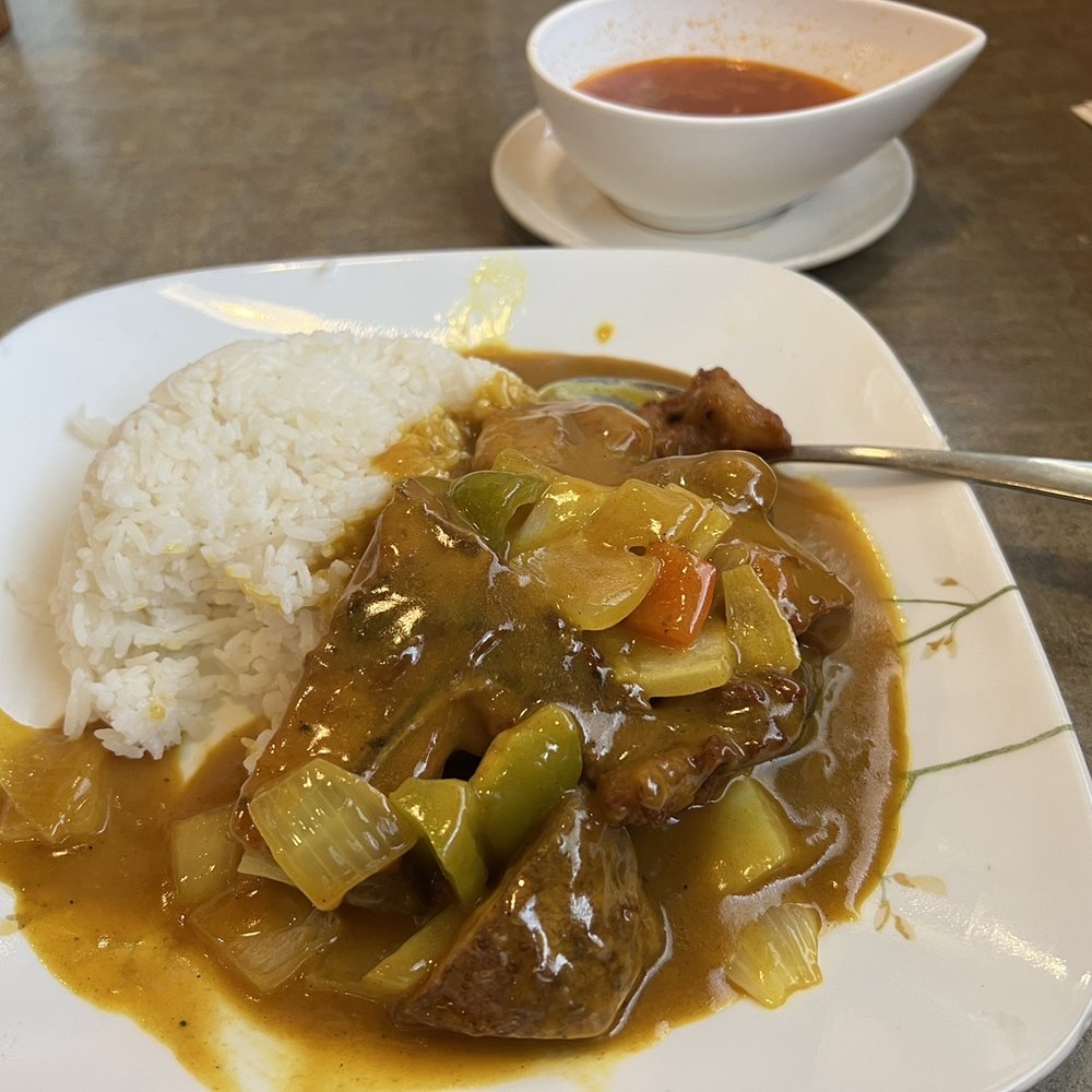 HK Garden - Curry pork chop on rice , soup and tea combo - Cafes Near Me - Toronto, Ontario