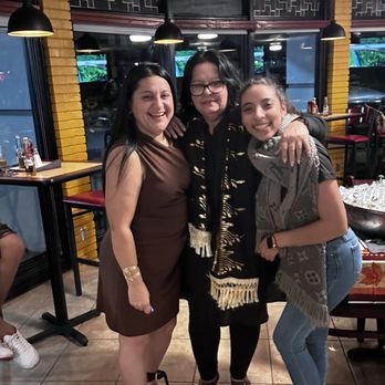 The Cuban Place - Mi mamá y yo agradeciendo el servicio de esta hermosa muchacha que hace excelente atención al cliente - Juice Bars & Smoothies Near Me - Houston, Texas The Cuban Place - Mi mamá y yo agradeciendo el servicio de esta hermosa muchacha que hace excelente atención al cliente - Juice Bars & Smoothies Near Me - Houston, Texas