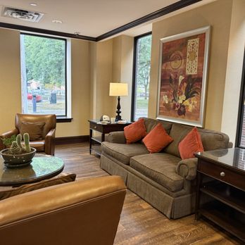 The Parkview Hotel - Another angle of 1/3 of lobby area. Nice place to work, read or hang. - Hotels Near Me - Syracuse, New York The Parkview Hotel - Another angle of 1/3 of lobby area. Nice place to work, read or hang. - Hotels Near Me - Syracuse, New York