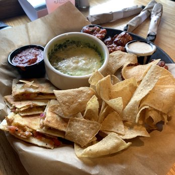 Applebee's Grill + Bar - Appetizer sampler platter - American Near Me - Stafford, Virginia