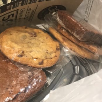 The Stand - American Classics Redefined - Brownies and chocolate chip cookies - Burgers Near Me - Northridge, California